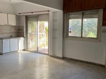 Casa en venta - 3 Dormitorios 2 Baños - Local - 370Mts2  San Vicente