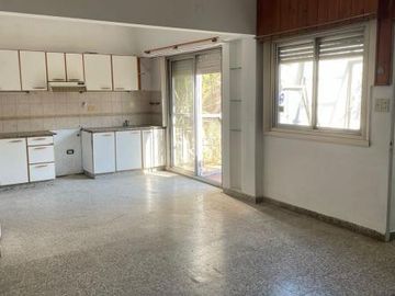 Casa en venta - 3 Dormitorios 2 Baños - Local - 370Mts2  San Vicente