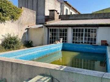 Casa en venta - 3 Dormitorios 2 Baños - Local - 370Mts2  San Vicente