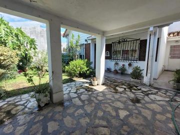 OPORTUNIDAD - A pasos de Boulevard de 25 de Mayo - Casa 3 dormitorios en VENTA - Merlo Sur