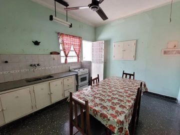 OPORTUNIDAD - A pasos de Boulevard de 25 de Mayo - Casa 3 dormitorios en VENTA - Merlo Sur