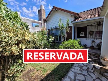 OPORTUNIDAD - A pasos de Boulevard de 25 de Mayo - Casa 3 dormitorios en VENTA - Merlo Sur