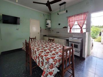OPORTUNIDAD - A pasos de Boulevard de 25 de Mayo - Casa 3 dormitorios en VENTA - Merlo Sur