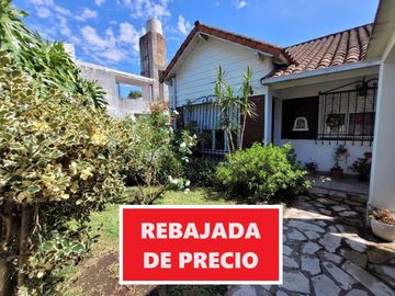 OPORTUNIDAD - A pasos de Boulevard de 25 de Mayo - Casa 3 dormitorios en VENTA - Merlo Sur