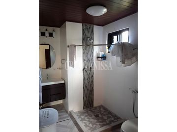 Se Vende Hermosa Casa en Zona Alta, Altos del Maria