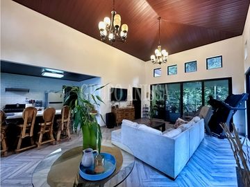 Se Vende Hermosa Casa en Zona Alta, Altos del Maria