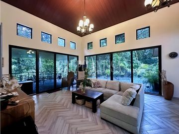 Se Vende Hermosa Casa en Zona Alta, Altos del Maria