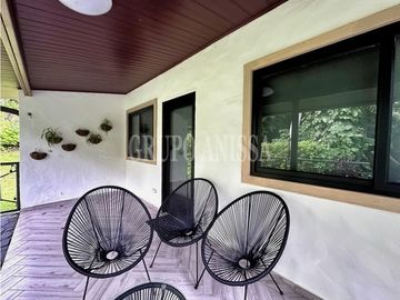 Se Vende Hermosa Casa en Zona Alta, Altos del Maria