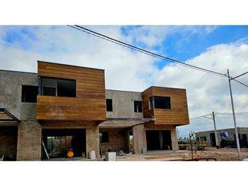 CASA TIPO DÚPLEX · VENTA · VISTA OLIVA· A ESTRENAR· 3 DOR ·MAIPÚ