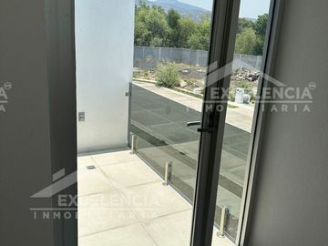 SE VENDE CASA EN FRACC ALEJANDRINAS CON HABITACIÓN EN PLANTA BAJA