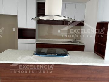 SE VENDE CASA EN FRACC ALEJANDRINAS CON HABITACIÓN EN PLANTA BAJA
