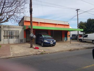 Casa con Departamento en venta en Quilmes Oeste