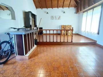 Chalet 4 ambientes, patio, garage. Caisamar. Toma departamento en MDP