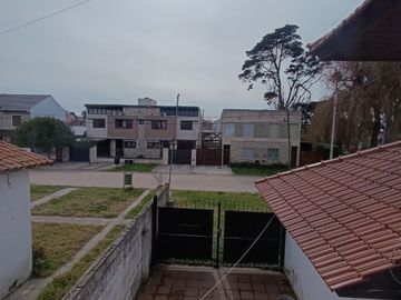 Chalet 4 ambientes, patio, garage. Caisamar. Toma departamento en MDP