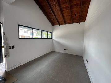 SE VENDE CASA MODERNA EN LA FLORA C-VR