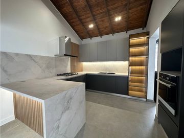SE VENDE CASA MODERNA EN LA FLORA C-VR