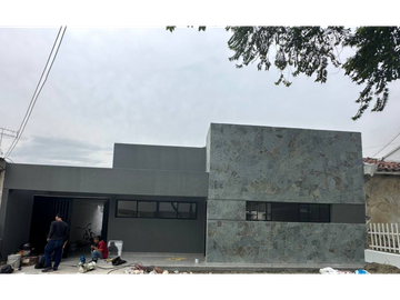 SE VENDE CASA MODERNA EN LA FLORA C-VR
