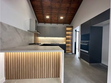 SE VENDE CASA MODERNA EN LA FLORA C-VR
