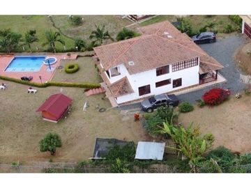 SE VENDE PERMUTA  CASA CAMPESTRE EN EL CARMEN C-AG 6749501