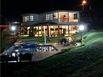SE VENDE PERMUTA  CASA CAMPESTRE EN EL CARMEN C-AG 6749501