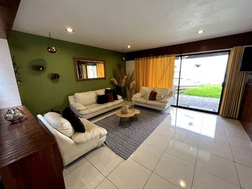 Casa en Villa Universitaria Colinas con Alberca