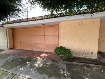 Casa en Villa Universitaria Colinas con Alberca