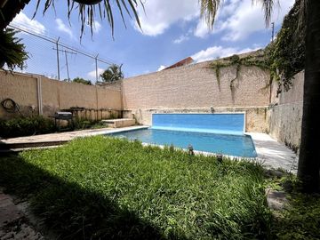 Casa en Villa Universitaria Colinas con Alberca