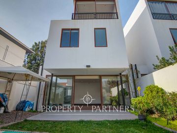 Casa en venta 4D/4B/Avenida Manquehue