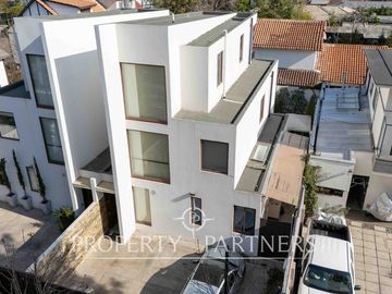 Casa en venta 4D/4B/Avenida Manquehue