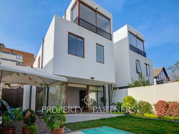 Casa en venta 4D/4B/Avenida Manquehue