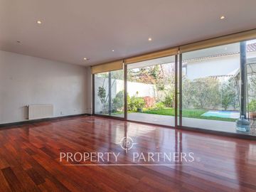 Casa en venta 4D/4B/Avenida Manquehue