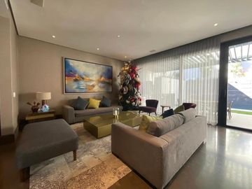 Increíble Casa en Venta Colonial de La Sierra.