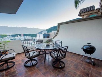 Increíble Casa en Venta en Residencial Las Lajas San Jeronimo, Monterrey N. L.