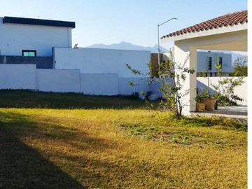 Hermosa Residencia en El Campo de Golf Ciudad del Sol, en Allende.