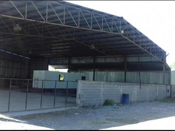 Increíble Terreno con 2 Casas, Nave y Bodega en Pesqueria