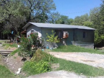 Increíble Terreno con 2 Casas, Nave y Bodega en Pesqueria