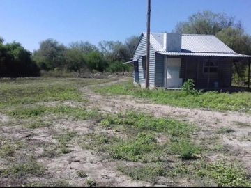 Increíble Terreno con 2 Casas, Nave y Bodega en Pesqueria