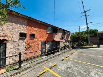Casa en venta acepto INFONAVIT en club de Golf Paraiso