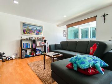CASA EN VENTA, VERGEL DE ARBOLEDAS, TOTALMENTE REMODELADA