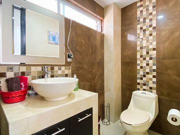 CASA EN VENTA, VERGEL DE ARBOLEDAS, TOTALMENTE REMODELADA