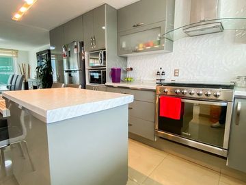 CASA EN VENTA, VERGEL DE ARBOLEDAS, TOTALMENTE REMODELADA