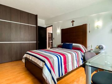 CASA EN VENTA, VERGEL DE ARBOLEDAS, TOTALMENTE REMODELADA