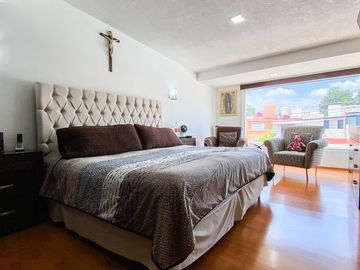 CASA EN VENTA, VERGEL DE ARBOLEDAS, TOTALMENTE REMODELADA
