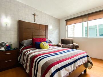 CASA EN VENTA, VERGEL DE ARBOLEDAS, TOTALMENTE REMODELADA