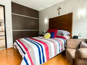CASA EN VENTA, VERGEL DE ARBOLEDAS, TOTALMENTE REMODELADA