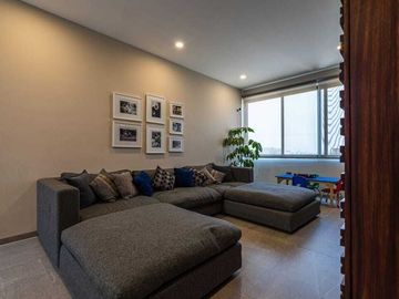 Residencia en Venta en Lomas del Campanario Terreno: 380 m² Construcción: 480 m²