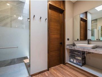Residencia en Venta en Lomas del Campanario Terreno: 380 m² Construcción: 480 m²