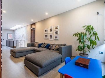 Residencia en Venta en Lomas del Campanario Terreno: 380 m² Construcción: 480 m²
