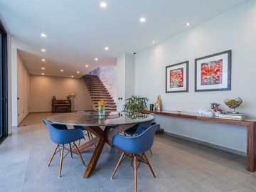 Residencia en Venta en Lomas del Campanario Terreno: 380 m² Construcción: 480 m²