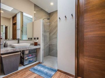 Residencia en Venta en Lomas del Campanario Terreno: 380 m² Construcción: 480 m²